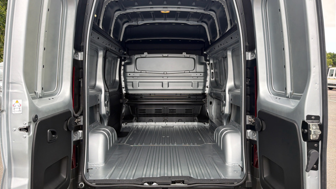 Renault Trafic Swb Diesel SH30 Blue dCi 150 High Roof Advance [Safety] Van - Image 12